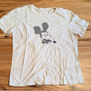 imogene + willie White Tee with Gray Mouse Graphic